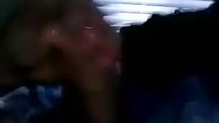 الاستمناء بزب كبير ملفوف بالكابوت و القذف داخل العازل الجنسي