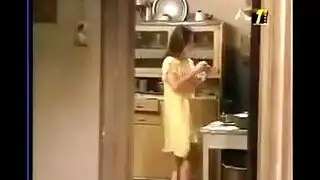 رقصة فتاة عربية مثيرة بملابس داخلية تتحول لحفلة جماع صريحة