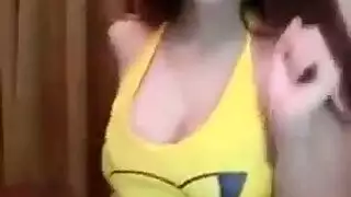 نجم إباحي منفرد يحصل على حمولة ساخنة على وجهه