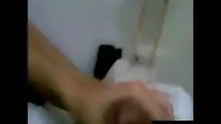 وكيل إباحي يمارس الجنس مع فتاة صغيرة بموافقة الأم