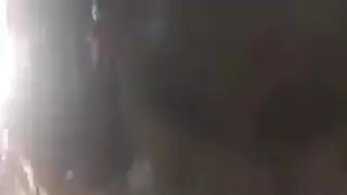 قضيب النقود الجنسي الصريح يضرب الفرج في مشهد صريح