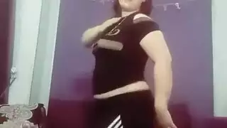 راقصة بطن فاضحة تُمارس الجنس بعد العرض