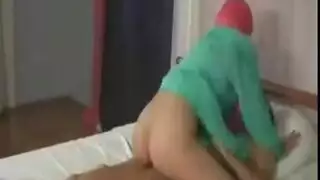 تجميع لقطات بنت تمص زب حته يقذف