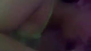 ولد ينيك امه وهي لابسة فستان ضيق