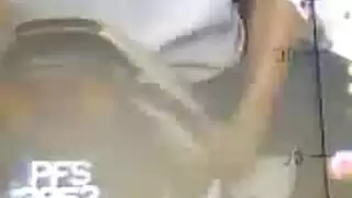 عظمة نارية في الحديقة العامة منحنية وتؤخذ