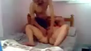 مشهد إباحي: العاشقة المنقبة تتعرض للضرب من قبل رجلها العربي