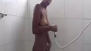 سيكس في الحمام مره تقلع في حمام