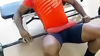 بالسلاسل الحقيقة غير محلوق