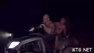 تحول شيميل: مص وعشر قضيب حلو