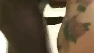 عاجزة مقيدة وممزقة