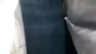 شاهدتني أضغط على قضيبي في حافلة مزدحمة