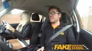 سكس عنيف في التاكسي وإنهاء بالقذف داخلياً