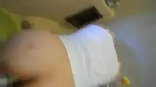 لعب الحيوانات الأليفة يتحول إلى جنسي: امرأتان وكلب