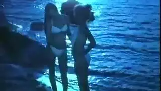 زوجان شهيران قديمان في ممارسة جنسية ثلاثية صريحة