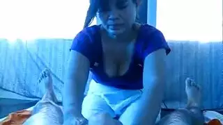 فتاة مثيرة تعمل على قضيبي استمناء حتى أنفجر بحميمي