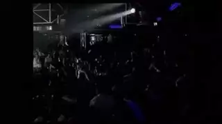 مهرجان عراة بأجواء الماضي يتحول إلى أوجي شاطئ إباحي