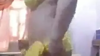 عرض تعري خاص للعاهرة المصرية: إثارة بالحمالة والكلوت