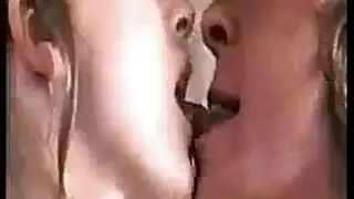 ديوث فينتيج ساخن: العروس تُمارس الجنس بقسوة، العريس يُخون