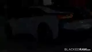 إباحية عنيفة مع اختراق عميق بقضيب أسود كبير
