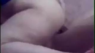 فتاة مصرية ساخنة ذات ثدي كبير تأخذ قضيبًا قاسيًا في فمها