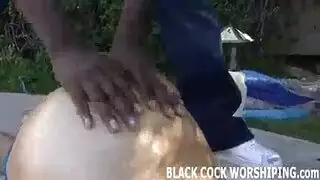 نجم بورن بي بي سي يضرب مؤخرة كبيرة حتى تصرخ