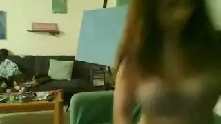 ستار لونا تهيمن على هاوية أصغر سناً بحركة لحس مهبلية مكثفة