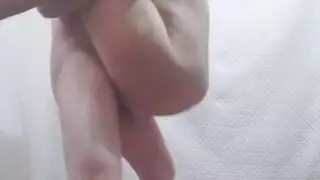 جلسة إباحية مصرية: فتاة محجبة تبكي من فعل صريح