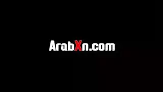 الطبيب جوني سينس يفحص مريضته فحصًا جنسيًا صارمًا
