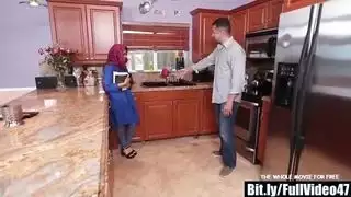 مراهقة عربية خجولة تحصل على أول جماع قوي لها