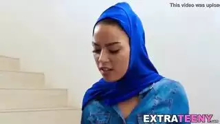 اختناق في الحلق إلى انفجار ثلاث قذفات على الوجه