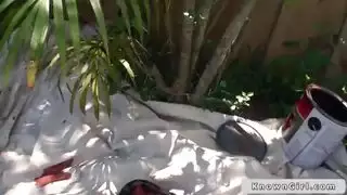 صديقتي المتحمسة تتباهى بمؤخرتها المذهلة للإباحية