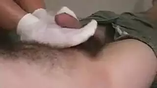 دفع بالأثداء: مارست الجنس مقابل جواربه وقمصانه