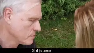 اب ينيك بنته ولحس كس