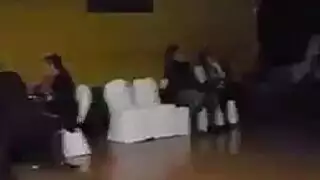 فَتاة غَريبَة مُوشَمَة تُجَامَع بِعُنف على مَجمُوعَة الأستوديو