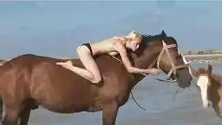 المراهقة الحلوة ميلا تُضاجع بقسوة في فلم بورن بيكر