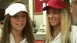 نيك مؤخرة مشعرة في فعل إباحي مكثف