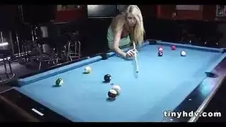 زوجة الأب تبتلع السائل المنوي