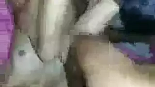 طلاب مثارون يمارسون الجنس مع معلمتهم وامرأة ناضجة في جنس جماعي صريح