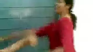 الفتيات الكلية والفتيات في المدرسة يمر وقتا رائعا أثناء الحصول على الهرات يمسح ومارس الجنس