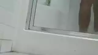 لقطات سرية لمراهقين بريطانيين في جنس فموي مكثف ووضعية كلابية