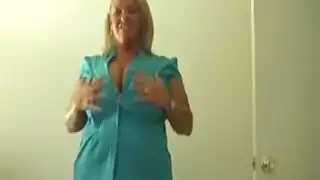 بوف في سن المراهقة البلغارية الإيطالي