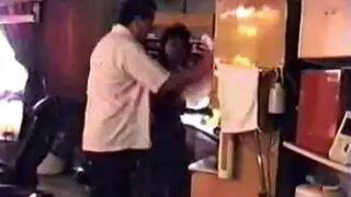 مدرب الكاراتيه يمارس الجنس بقوة مع ربة منزل محرومة