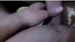 خيال إباحي: إحلق كسها ثم أدخل أصابعك بعمق