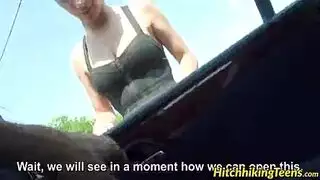 شقراء مراهقة تستفز القضيب وتحب الجنس الجماعي حتى الصباح