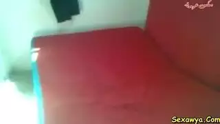 ثديان ضخمان وتمثيل مدلل جماع جماعي عنيف