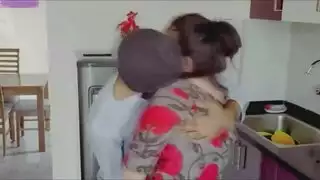 سكس اغتصاب ينفرد بامه فى البيت ويفشخ كسها سكس امهات