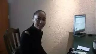 سحاق في المكتب: موظفة محجبة تلعق فرج مديرتها الهولندية