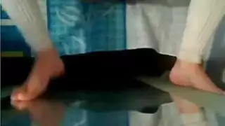 فيديو بورنو فردي: فتاة عارية تداعب كسها المبلل حتى هزة الجماع الشديدة